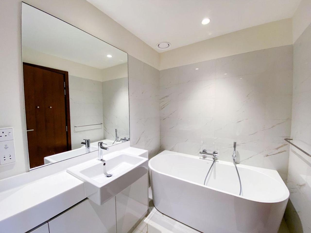 Brand New Water Front Luxury Cinnamon Suites Apartment In Heart Of Colombo City 外观 照片